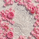 rosa-damascena-destilado-de-rosas-100-natural-sin-alcohol-sin-perfumes-sinteticos-agua-floral-pura-antocianos-naturales-vitaminas-b-y-e-cosmetica-organica-bmb-essential
